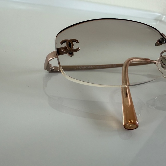 Chanel Sunglasses style 4002 c194/61 - Picture 5 of 16